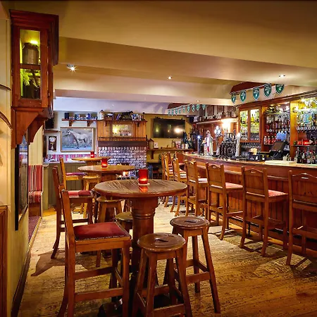 Horse & Hound Hotell 3*