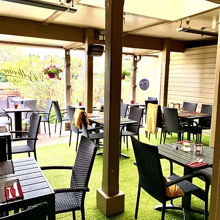 酒店 Horse & Hound 3*