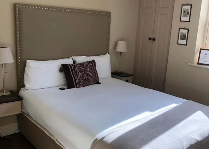 Horse & Hound Hotel Delgany