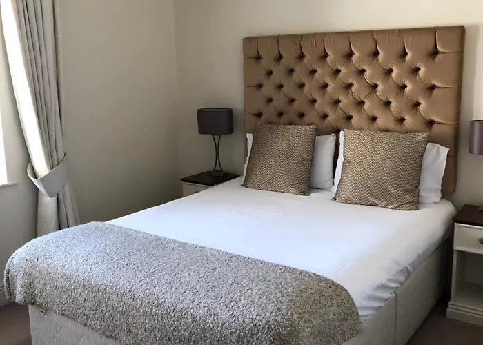 Horse & Hound Otel Delgany